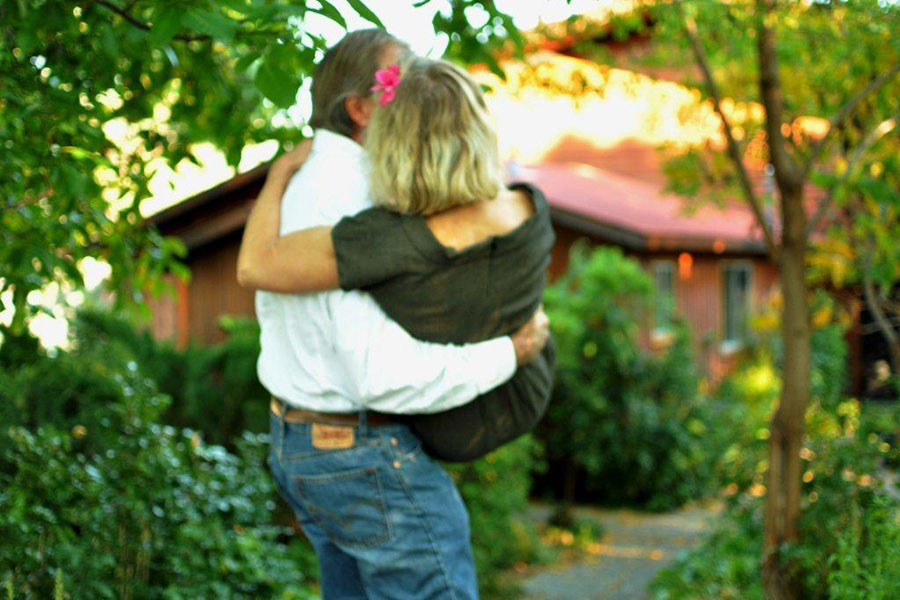 couple walking together at linden gardens